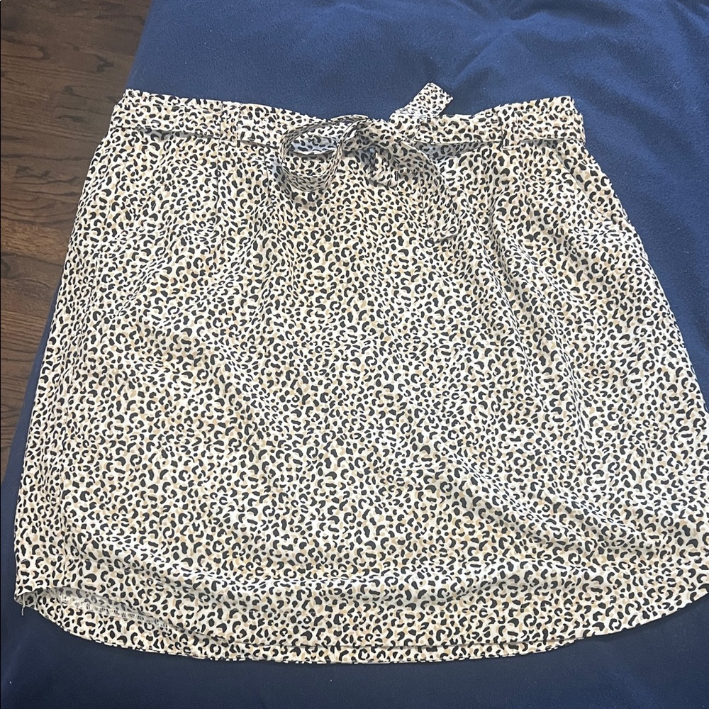 loft! size L!
Leopard Print Women's Skirt
